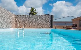 Studio jacuzzis et piscine au centre ville de Port-Louis